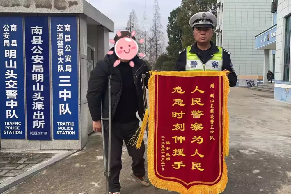 益阳一老人突遭车祸致颅脑损伤多处骨折！肇事(图1)