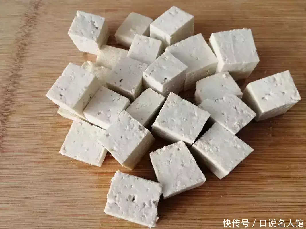 豆腐是骨质疏松的发物？医生叹息：不想骨质流(图1)