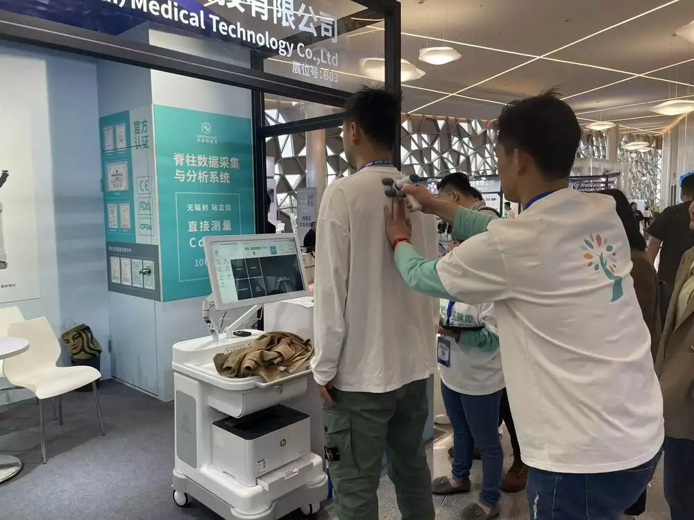 聚焦脊柱健康|脊柱侧弯成青少年“健康杀手”(图1)