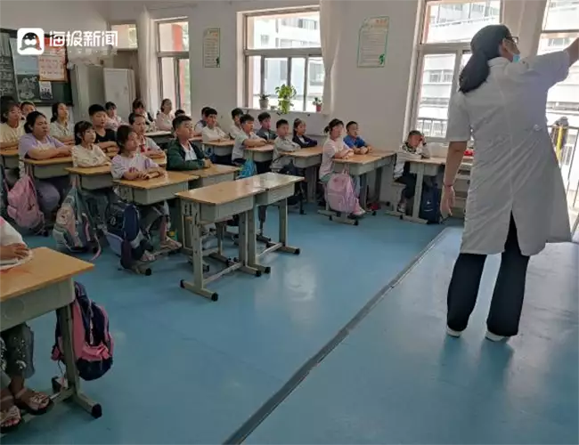 潍城区青年路小学举行青少年脊柱侧弯防治宣讲(图1)