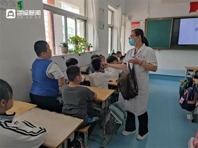 潍城区青年路小学举行青少年脊柱侧弯防治宣讲(图3)