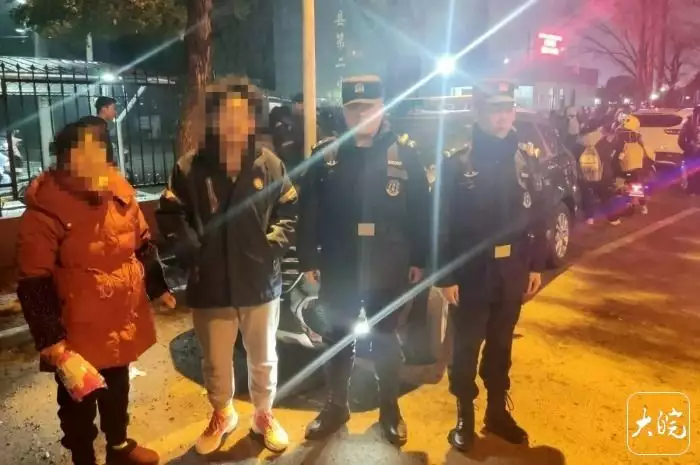 霍邱一小伙食物过敏呈半昏迷 民警火速送医救助(图3)